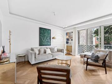 Auteuil Paris, Square Tolstoï - Cave, Balcon