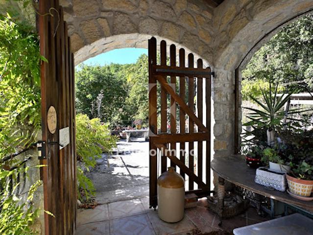 Vente Appartement 4 pièces 112.02 m2 Le Bar sur Loup