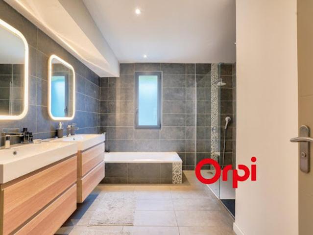 Vente Appartement 4 pièces 116.8 m2 Charbonnières les Bains