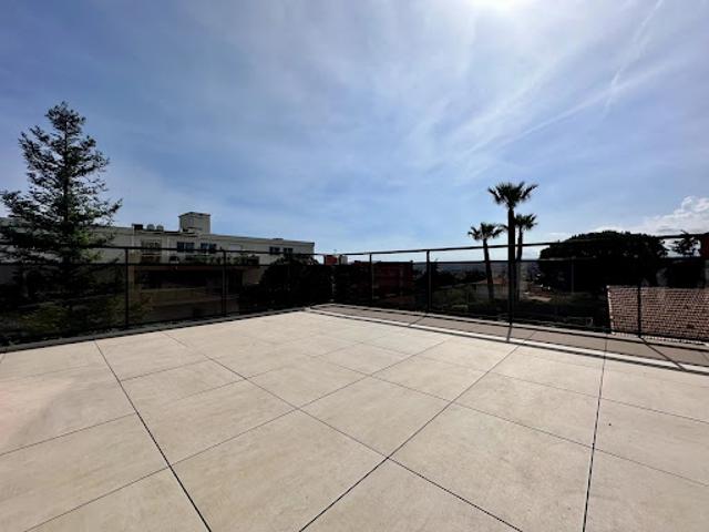 Vente Appartement 4 pièces 132.3 m2 Saint Laurent du Var