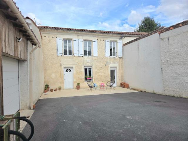 Vente Appartement 4 pièces 150 m2 Douzat