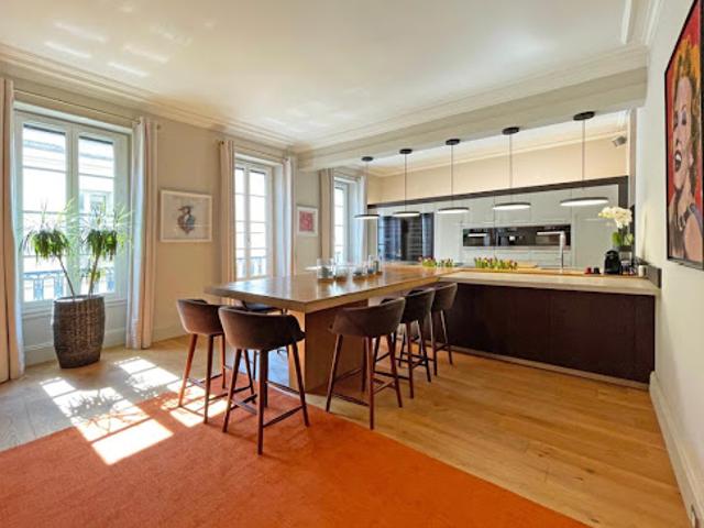Vente Appartement 4 pièces 181 m2 Nimes