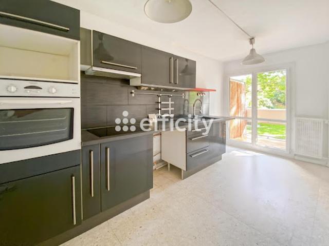 Vente Appartement 5 pièces 94.06 m2 Marseille 12ème