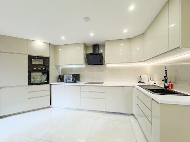 Vente Appartement 5 pièces 103.9 m2 Courbevoie