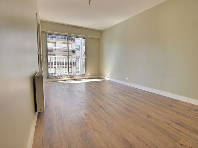 Vente Appartement 5 pièces 115.55 m2 Courbevoie