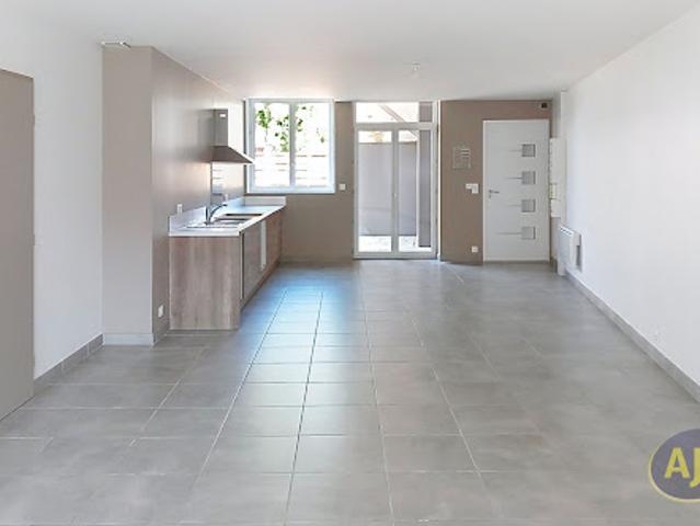 Vente Appartement 5 pièces 116.85 m2 Lesparre Médoc