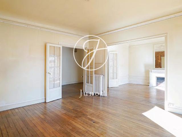 Vente Appartement 5 pièces 117.6 m2 Paris 7ème