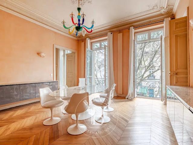 Vente Appartement 5 pièces 147.6 m2 Paris 6ème