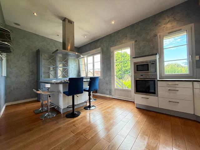 Vente Appartement 5 pièces 152.54 m2 Lons le Saunier