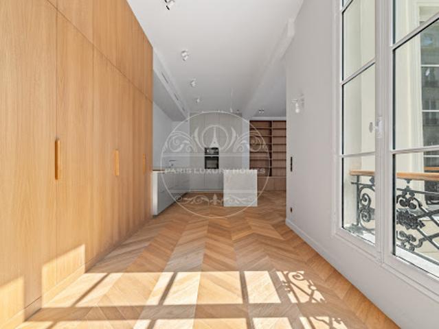 Vente Appartement 5 pièces 167.71 m2 Paris 1er