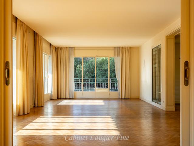 Vente Appartement 5 pièces 168.02 m2 Marseille 8ème