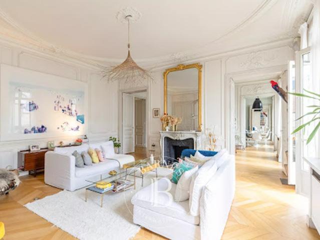 Vente Appartement 5 pièces 181.6 m2 Paris 10ème