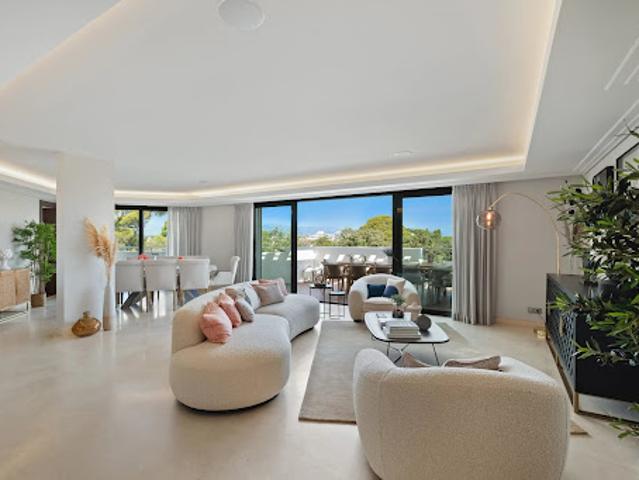 Vente Appartement 5 pièces 185 m2 Antibes
