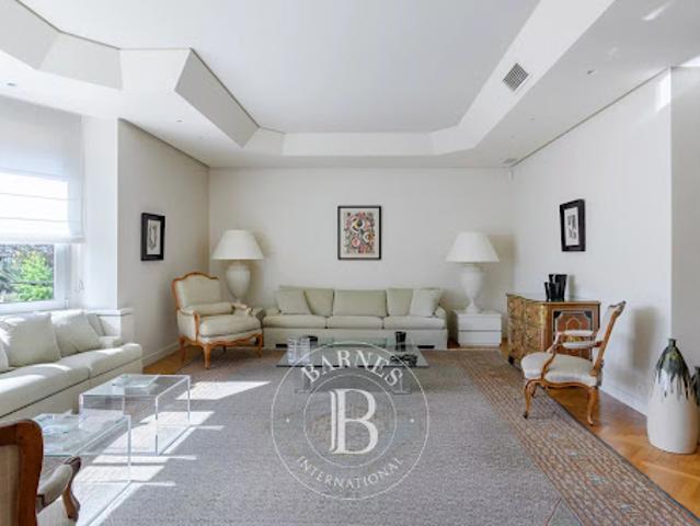 Vente Appartement 5 pièces 217.89 m2 Marseille 8ème