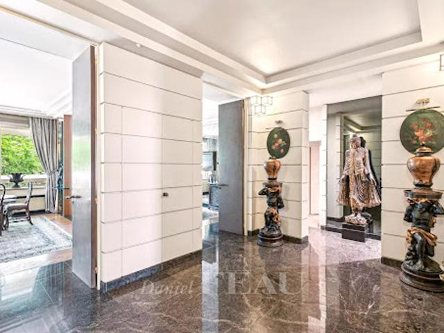 Vente Appartement 5 pièces 230.6 m2 Paris 16ème