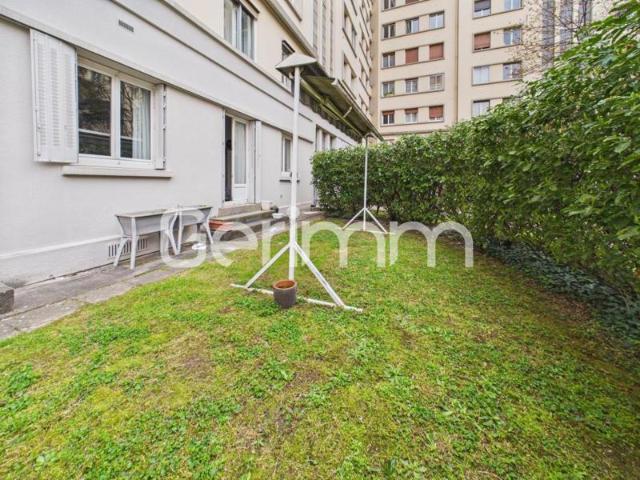 Vente Appartement 5 pièces + cuisine 110 m² 230 000