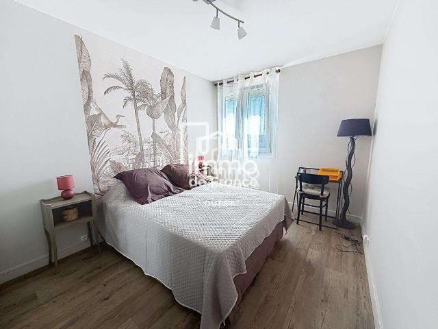 Vente appartement 5 pièces Laval Centre Ville Cathédrale 53