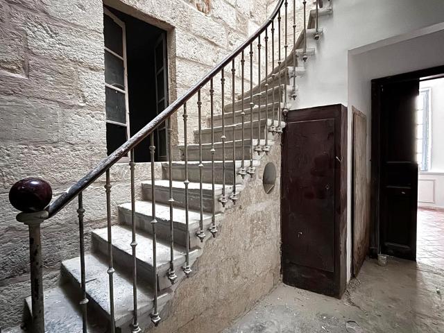 Vente Appartement 5 Pieces Sommieres 145m² Sommières