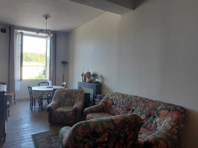 Vente Appartement 6 pièces 88 m2 Confolens