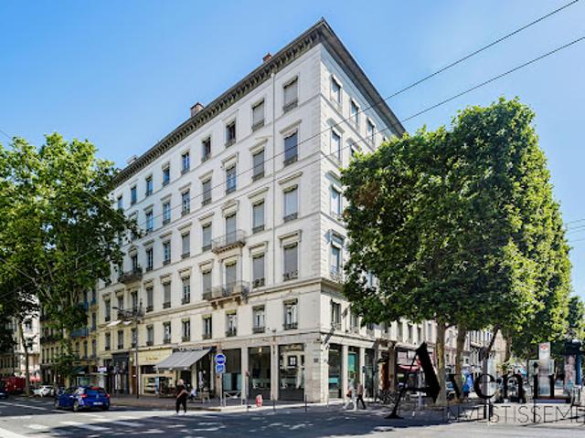 Vente Appartement 6 pièces 137.18 m2 Lyon 6ème