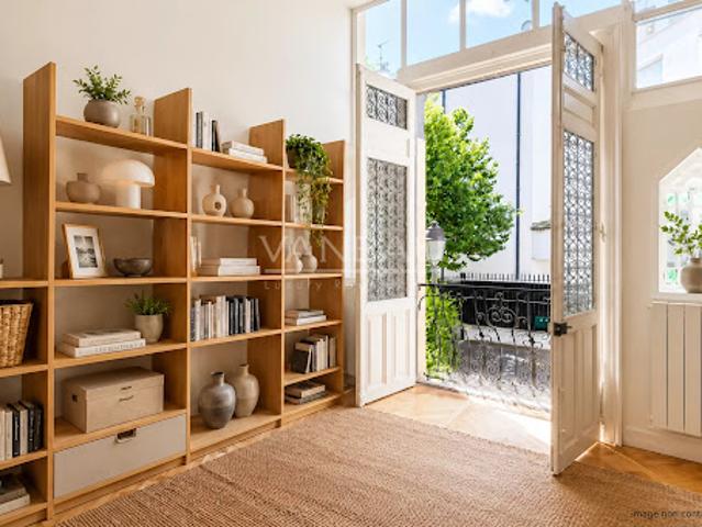 Vente Appartement 6 pièces 156.1 m2 Paris 17ème