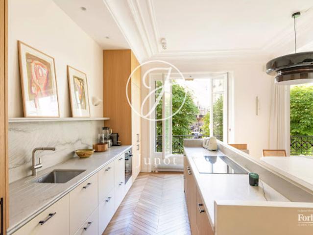 Vente Appartement 6 pièces 185.02 m2 Paris 16ème