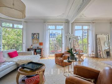 Vente Appartement 6 pièces 202.28 m2 Paris 7ème