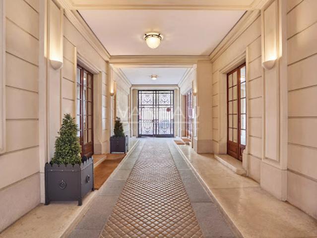 Vente Appartement 6 pièces 220.02 m2 Paris 7ème