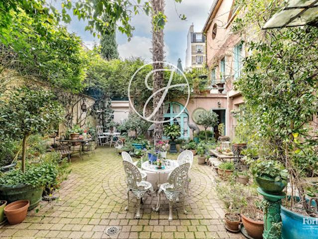 Vente Appartement 7 pièces 184.22 m2 Paris 18ème