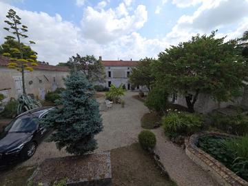 Vente Appartement 7 pièces 220 m2 Douzat