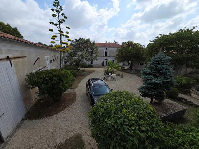 Vente Appartement 7 pièces 220 m2 Douzat