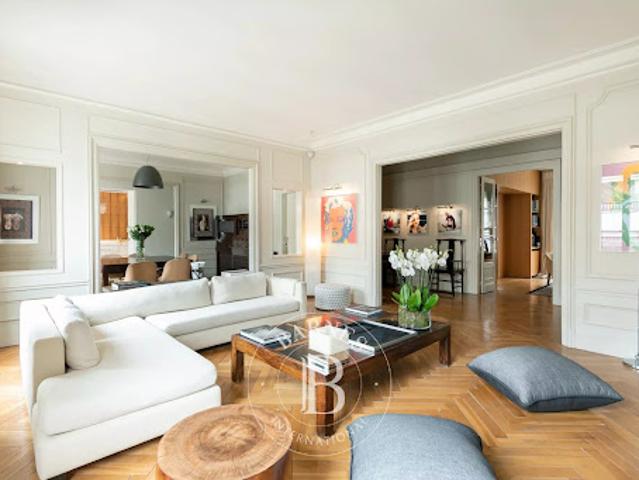 Vente Appartement 7 pièces 227.05 m2 Paris 16ème