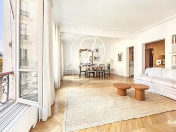 Vente Appartement 8 pièces 234.3 m2 Paris 6ème
