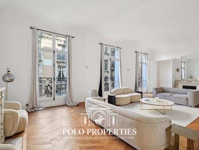 Vente Appartement 8 pièces 247.33 m2 Paris 16ème