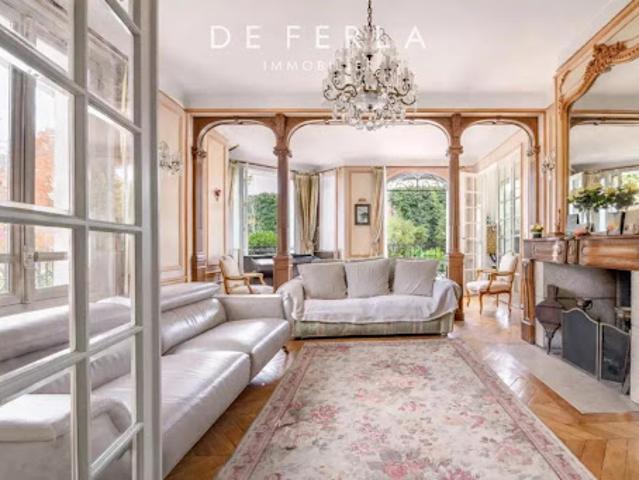 Vente Appartement 9 pièces 402.09 m2 La Varenne Saint Hilaire