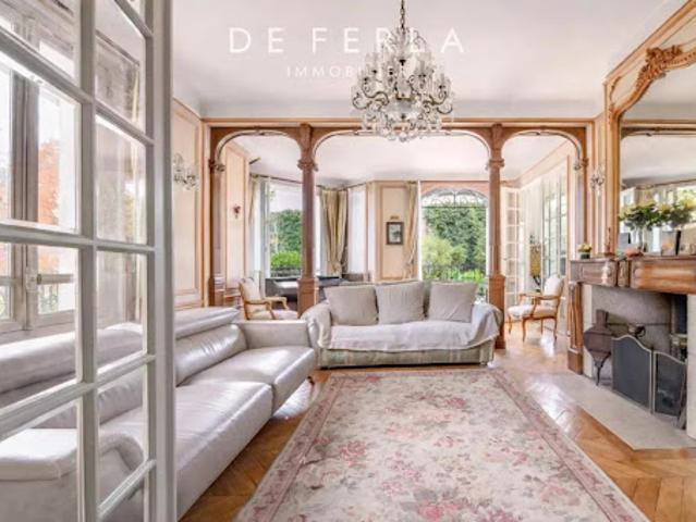 Vente Appartement 9 pièces 402.09 m2 La Varenne Saint Hilaire