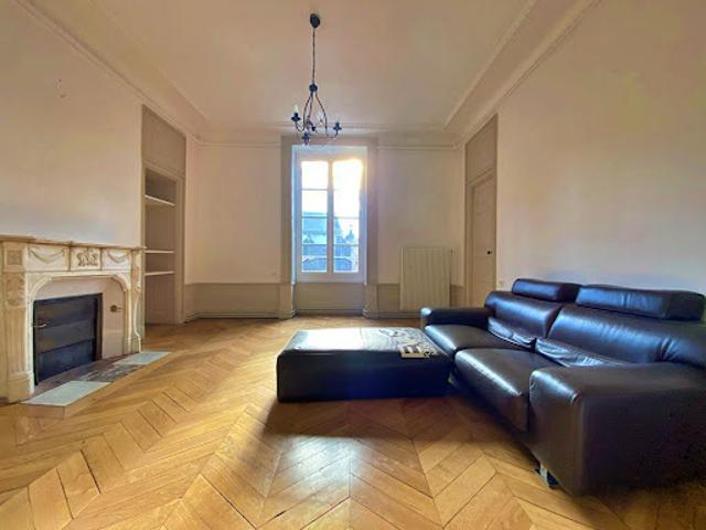 Vente Appartement 9 pièces 234.46 m2 Clermont Ferrand