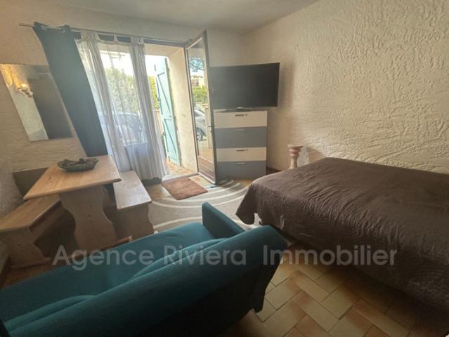 EXCLUSIVITÉ À vendre, charmant studio idéalement situé au clos