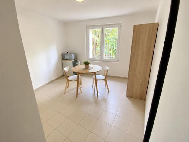Vente Appartement 1 pièce 24 m2 Nimes