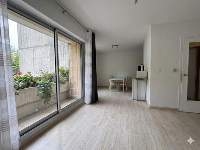 Vente Appartement 1 pièce 25 m2 Nimes