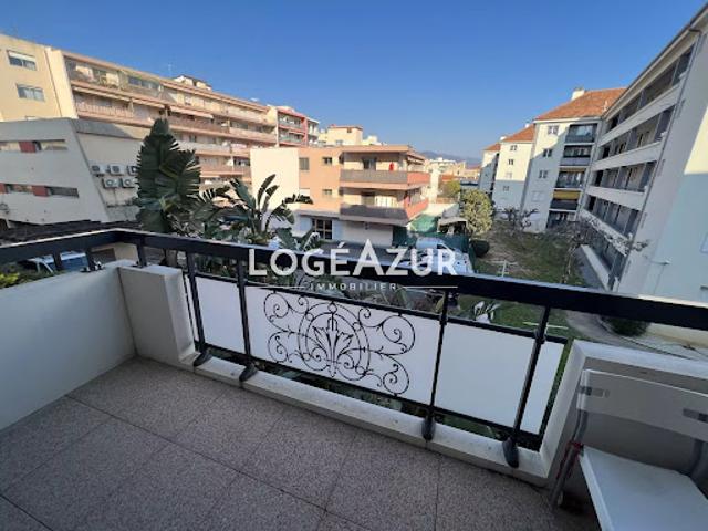 Vente Appartement 1 pièce 28 m2 Saint Laurent du Var