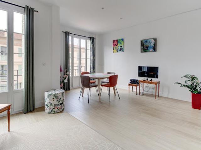 Vente Appartement 2 pièces 61.9 m2 Nice