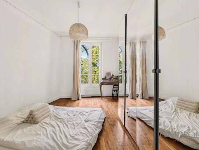 Vente Appartement 2 pièces 62.5 m2 Paris 18ème