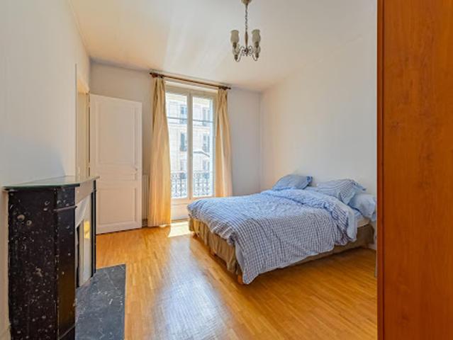 Vente Appartement 3 pièces 63.65 m2 Paris 20ème