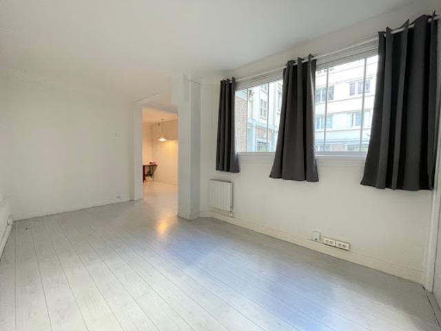 Vente Appartement 3 pièces 62.23 m2 Paris 18ème