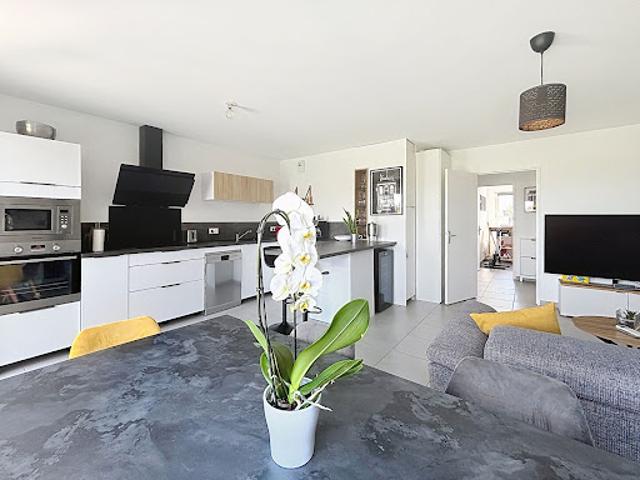 Vente Appartement 3 pièces 64.45 m2 Le Puy Sainte Réparade