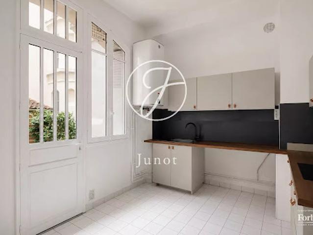 Vente Appartement 3 pièces 96.9 m2 Paris 8ème
