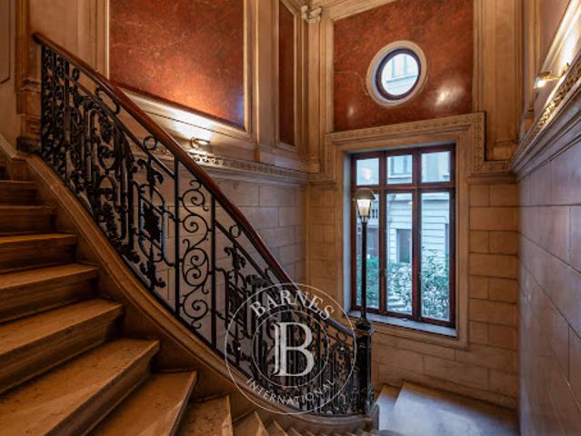 Vente Appartement 3 pièces 130.43 m2 Lyon 6ème