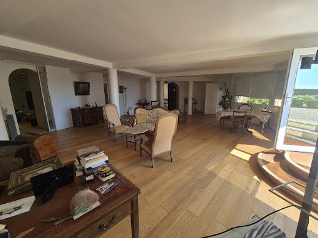 Vente Appartement 3 pièces 136.39 m2 Royan
