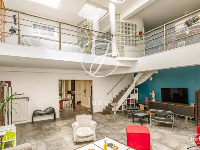 Vente Appartement 3 pièces 136.77 m2 Paris 18ème